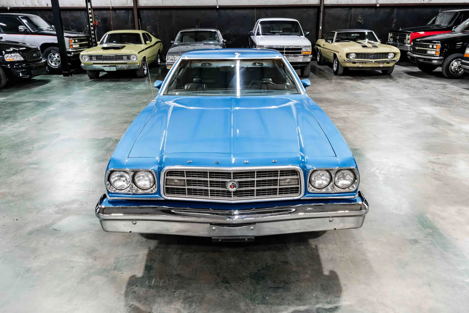 1973-Ford-Torino-Blue Glow Poly-331388-40.jpg